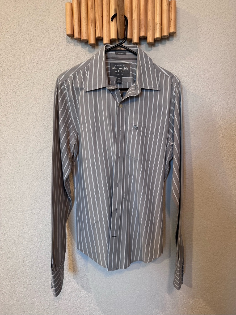 Abercrombie & Fitch Men’s Gray Striped Button Down Shirt Medium 100% Cotton - Picture 2 of 10